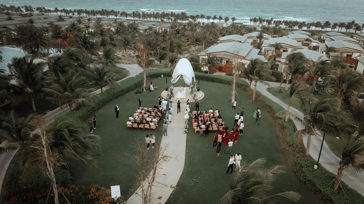 Ceremony on the grass hill above the sea at Movenpick Resort Cam Ranh Ceremony on the grass hill above the sea at Movenpick Resort Cam Ranh