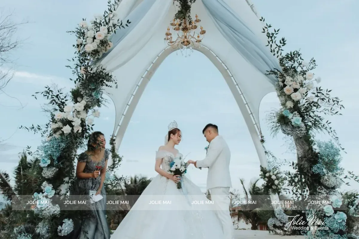Beach Wedding Nha Trang — Outdoor Wedding Decoration Package beach wedding Nha Trang sang trong tron goi Nha Trang