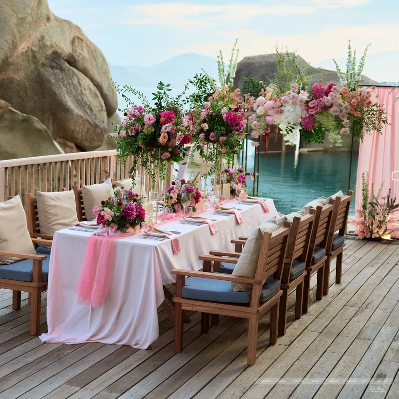 beach wedding Nha Trang — Joie Mai Wedding & Events beach wedding Nha Trang flower arrangement detail
