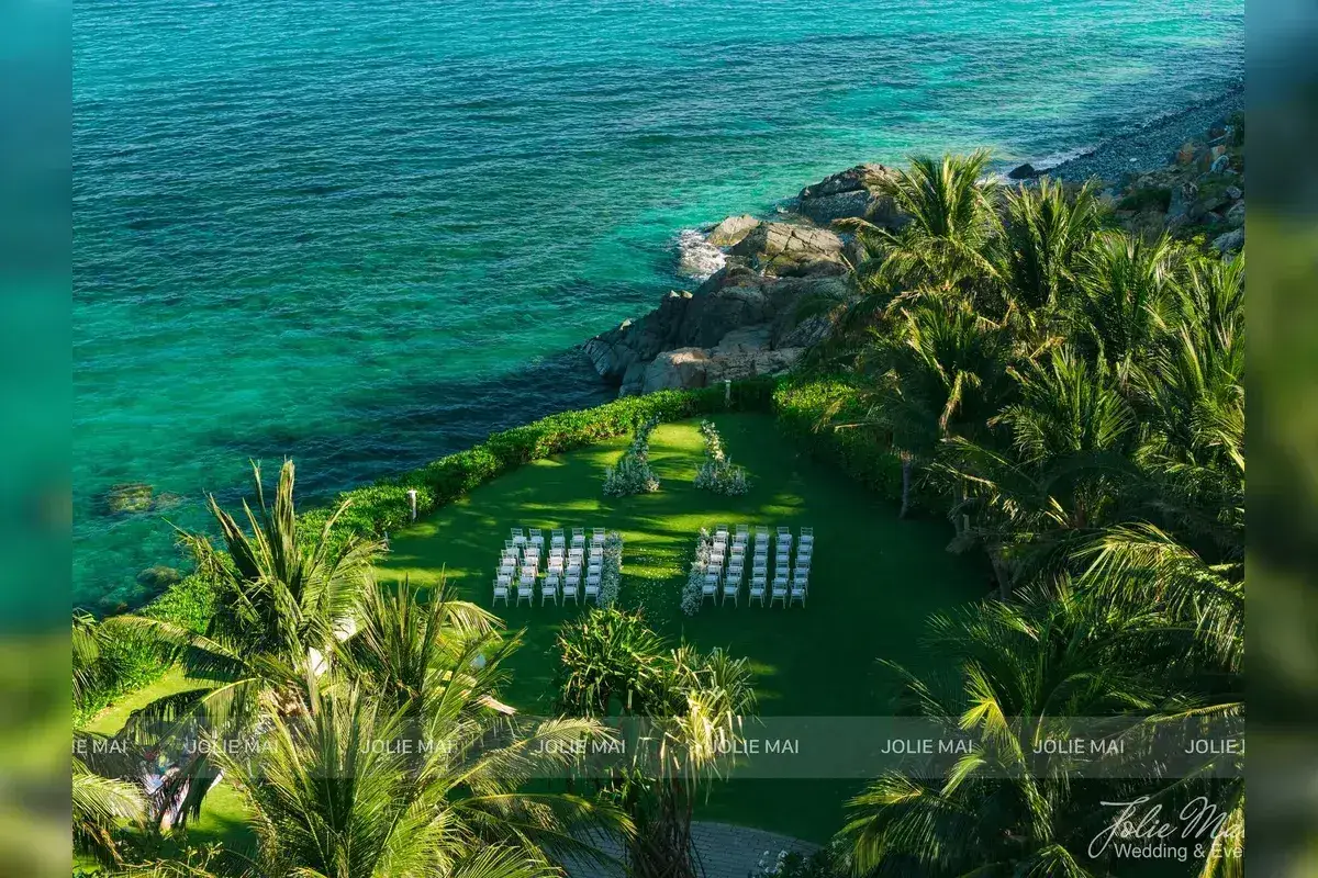 địa điểm tổ chức đám cưới đẹp Nha Trang tại Mia Resort - toàn cảnh lễ đường sân cỏ ven biển địa điểm tổ chức đám cưới đẹp Nha Trang tại Mia Resort - toàn cảnh lễ đường sân cỏ ven biển