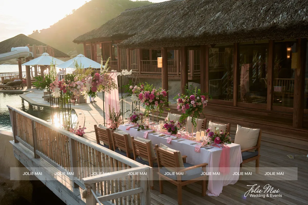 địa điểm tổ chức đám cưới đẹp Nha Trang - bàn tiệc ven biển mái tranh địa điểm tổ chức đám cưới đẹp Nha Trang - bàn tiệc ven biển mái tranh