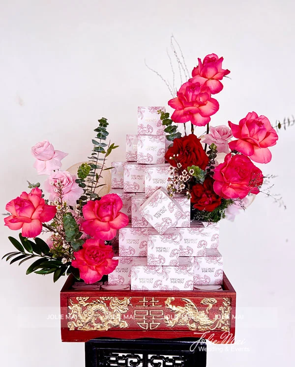 Mâm tháp hộp bánh hồng hoa hồng đậm chạm rồng Mâm tháp hộp bánh hồng hoa hồng đậm chạm rồng